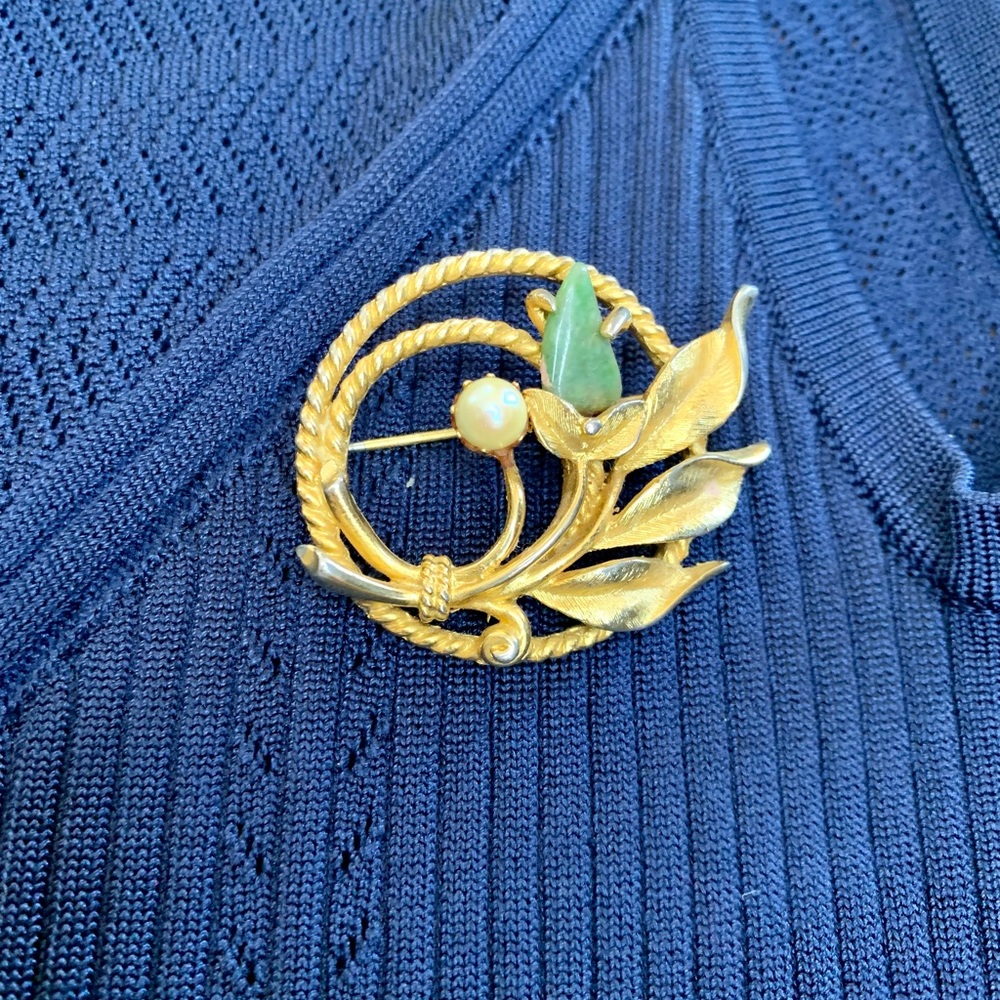 Vintage Sarah Covington Round Circle with Leaf Pin